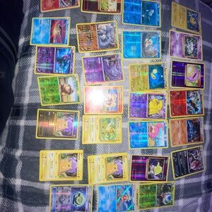 Lot of 27 Pokémon card
